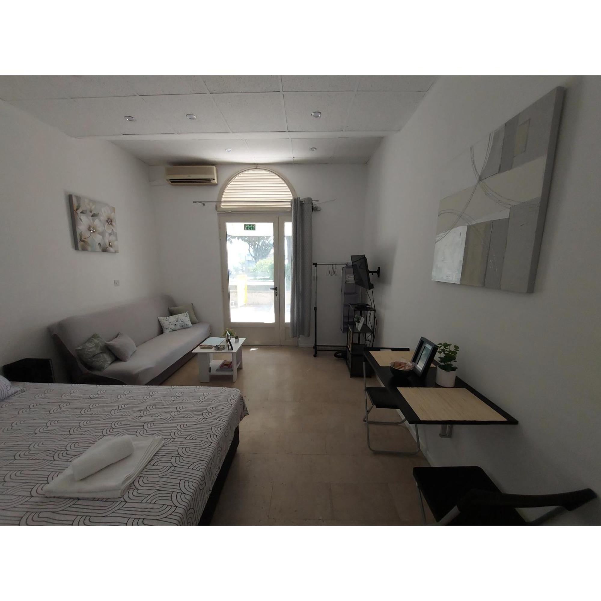 Studio Apartment Lee Split Dış mekan fotoğraf